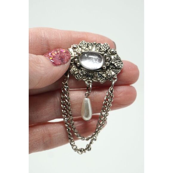 Vintage Silver Tone Victorian Chain Brooch 80s - 90s style Clear Cabochon Center - Picture 3 of 3